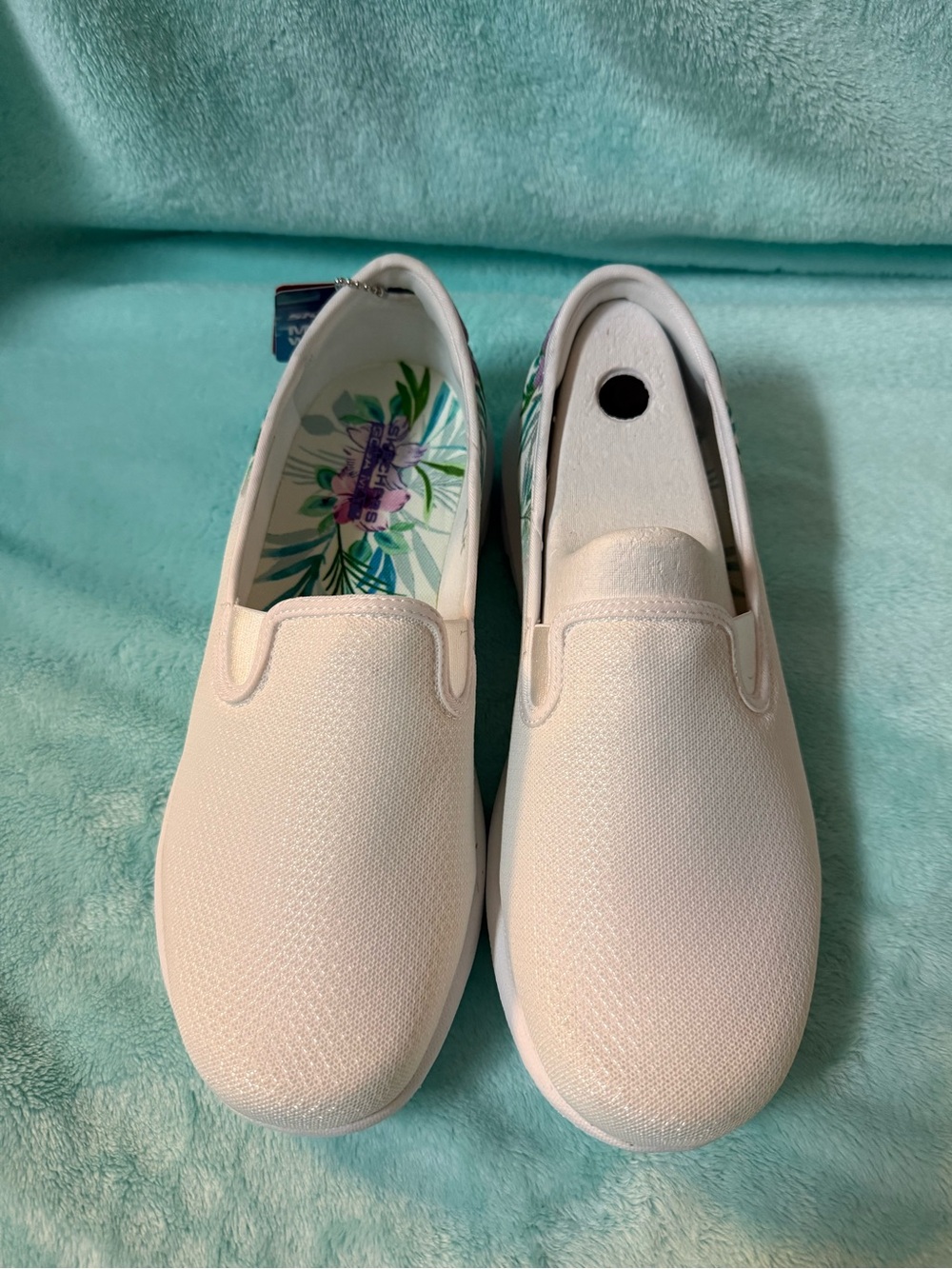 Women's Slip-On Canvas Sneakers in Light Pink